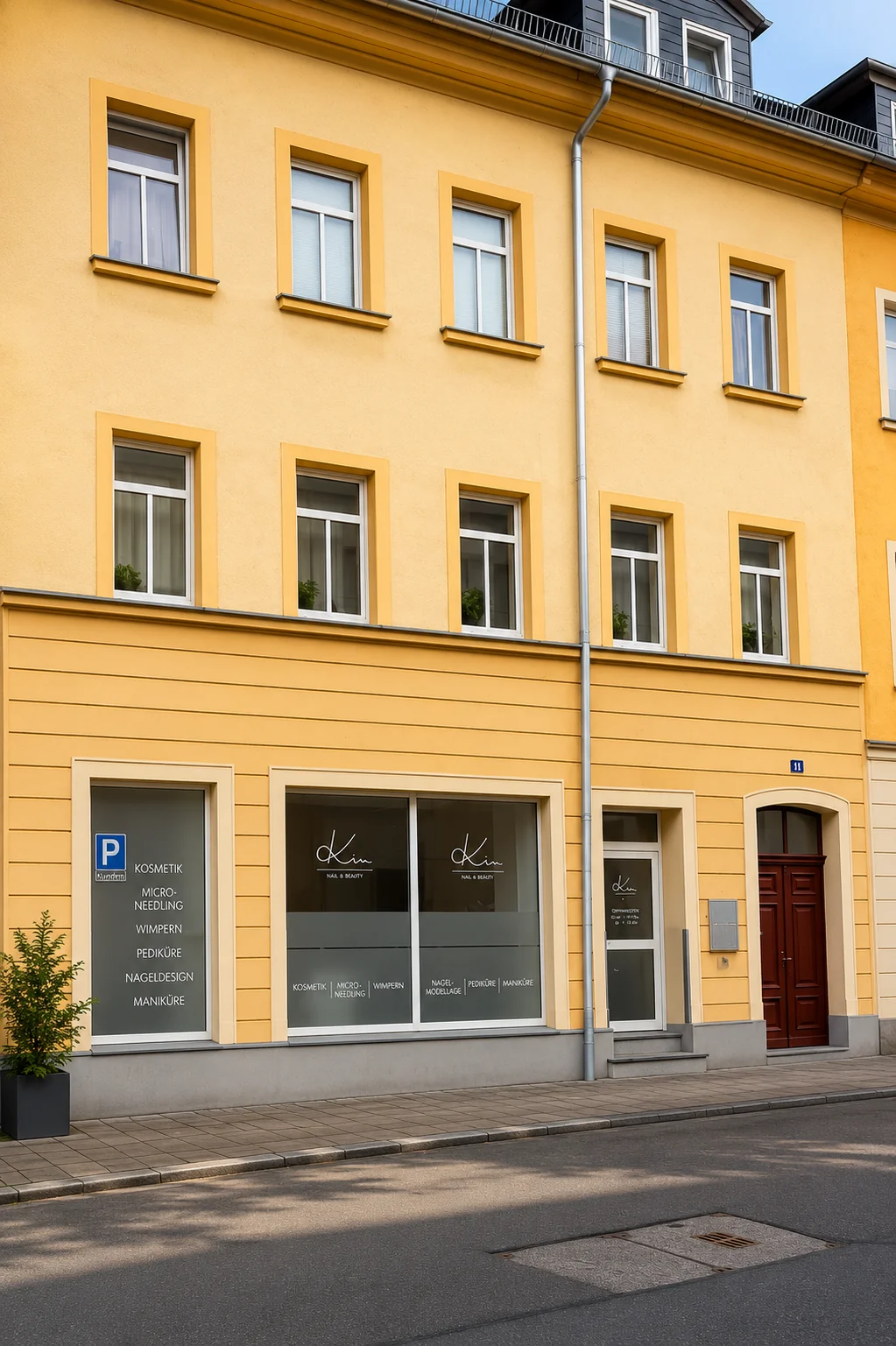 Außenansicht und Eingangsbereich von Elly Nails & Beauty
