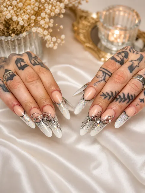 Verspieltes Nail-Art Design mit Farbverlauf